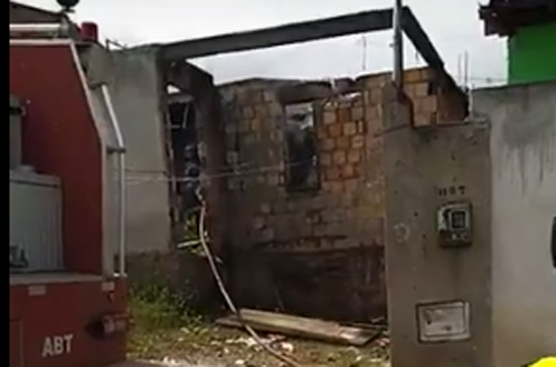 Urgente Em Conquista Casa Pega Fogo No Bairro Alto Da Colina Veja